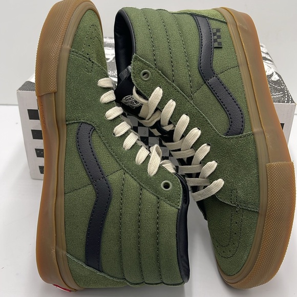 Vans WMNS Skate Sk8-Hi Green/Gum
VN0A5FCC17P
Sneakersers - Picture 10 of 16